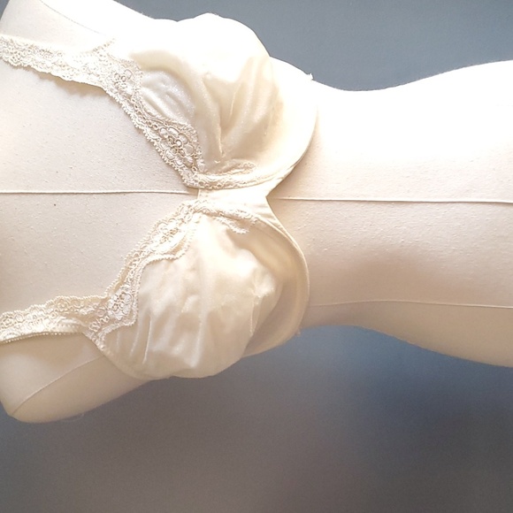 Victoria's secret ivory sheer bra size 34DD - Picture 2 of 14